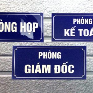 Biển Mica Bắt Chân Kính