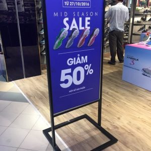 Standee Chân Sắt